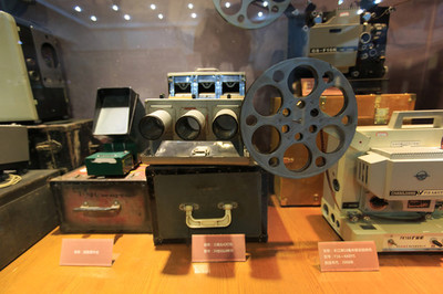 光影的傳承 老式幻燈機與幻燈投影設(shè)備市場解析